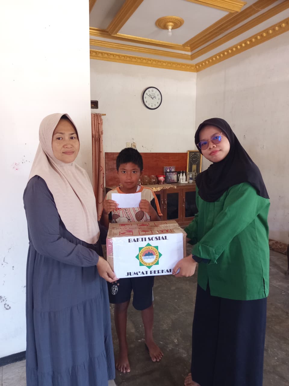 Berbagi Kebahagiaan di Hari Jumat